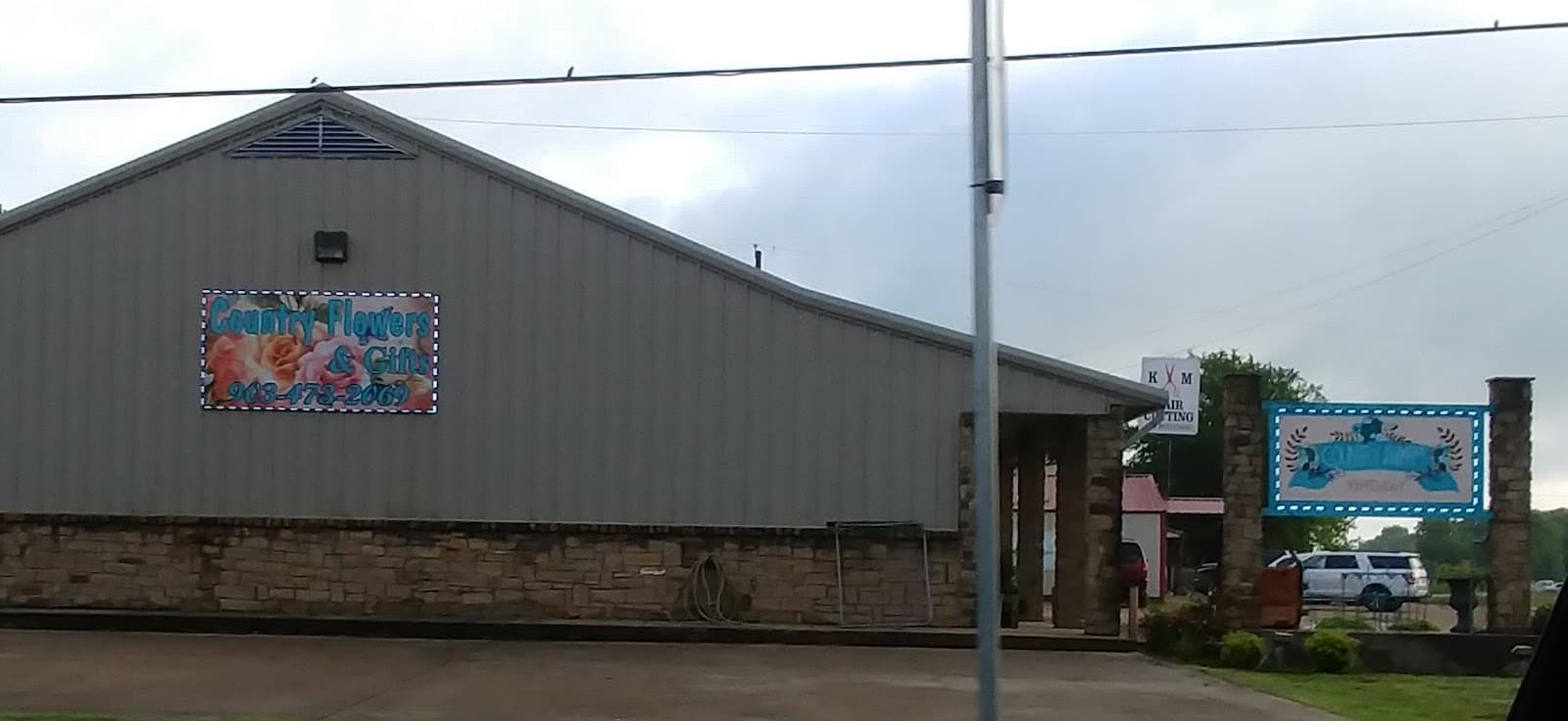 Country Flowers & Gifts - Image 1