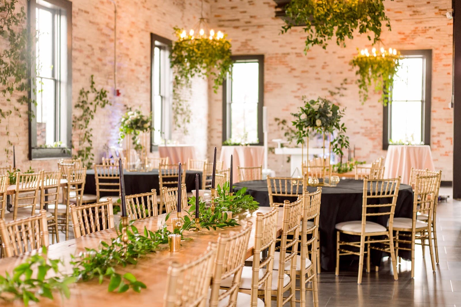 Hunter's Florist - Image 1