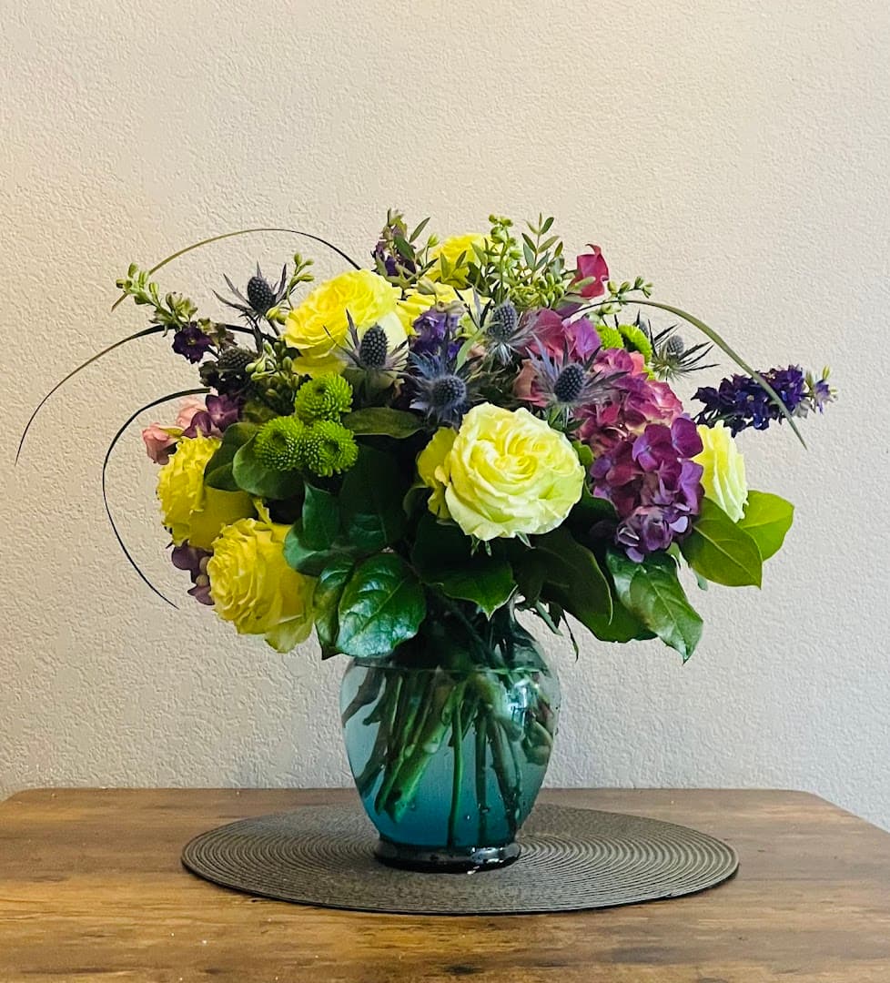 LuxeBlooms - Image 1