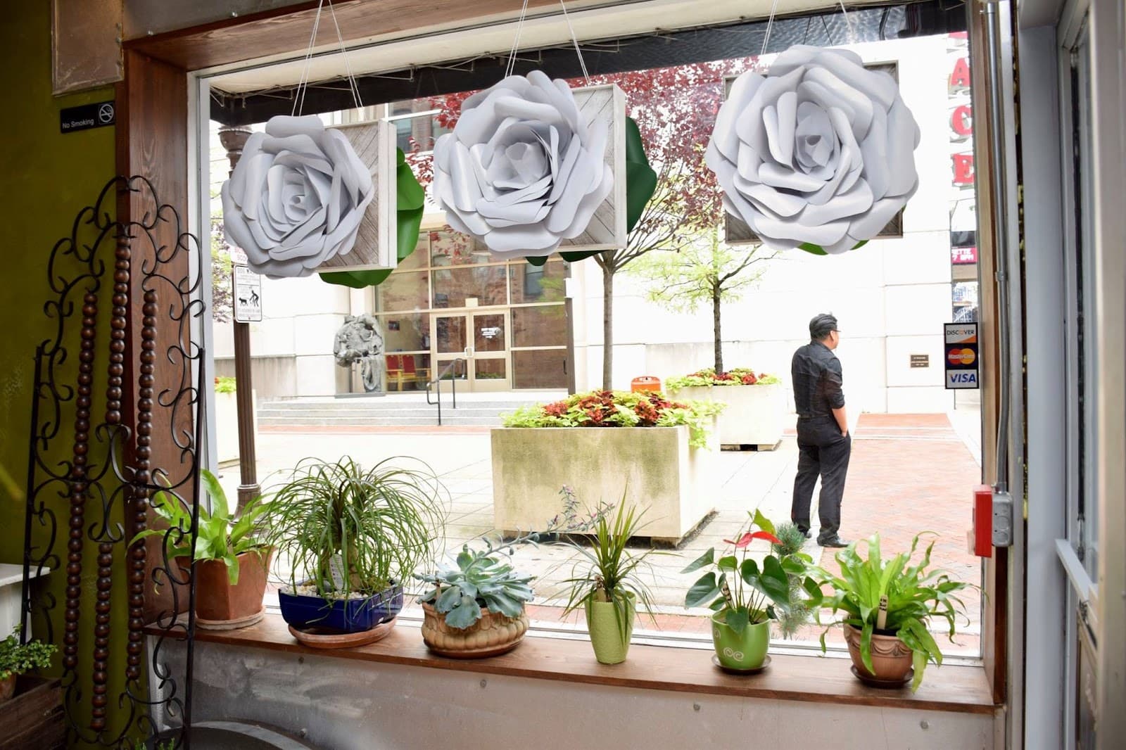 Verde Galerie Flower Shop & Cafe - Image 1