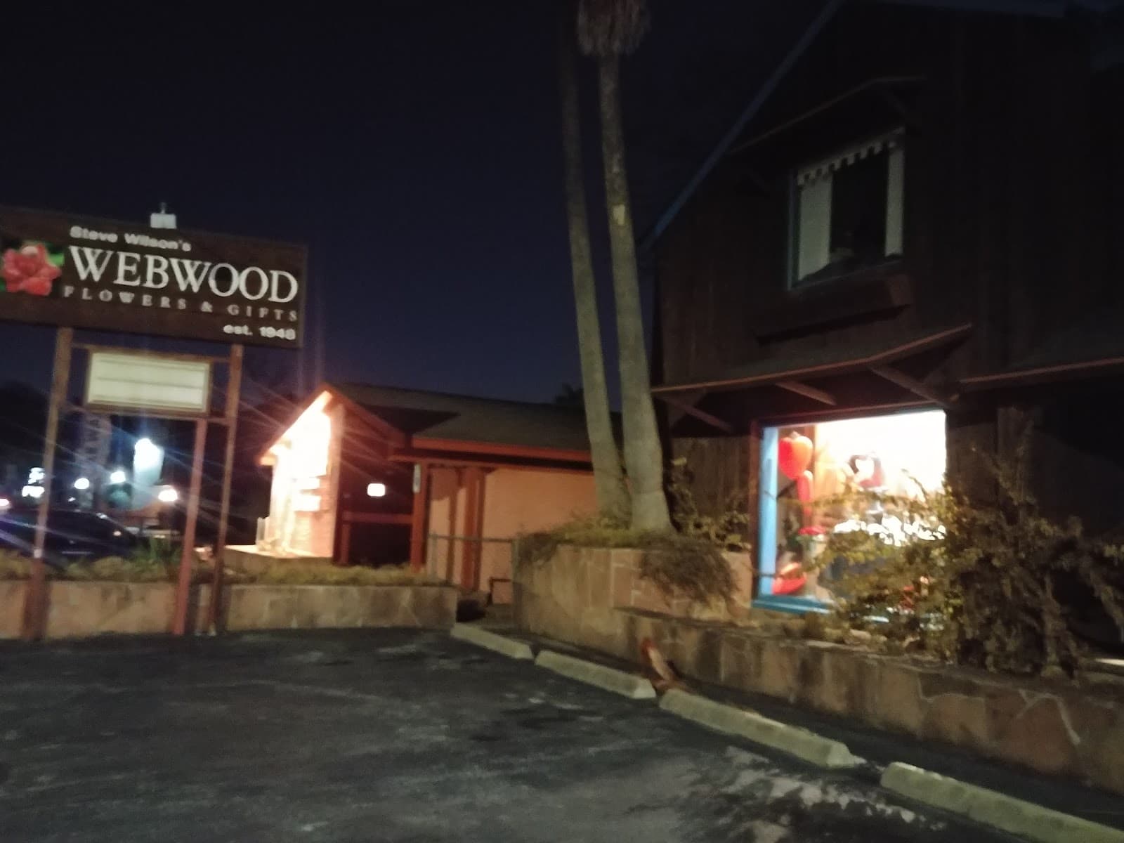 Webwood Flowers & Gifts - Image 1