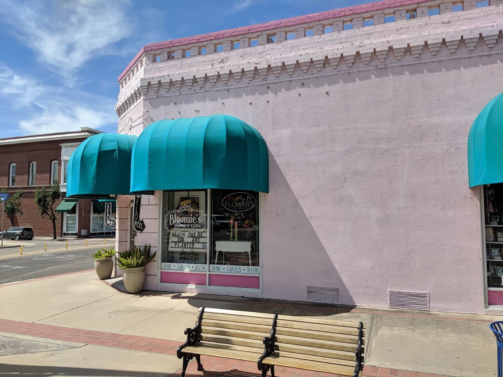 Bloomie's Floral & Gifts - Image 1