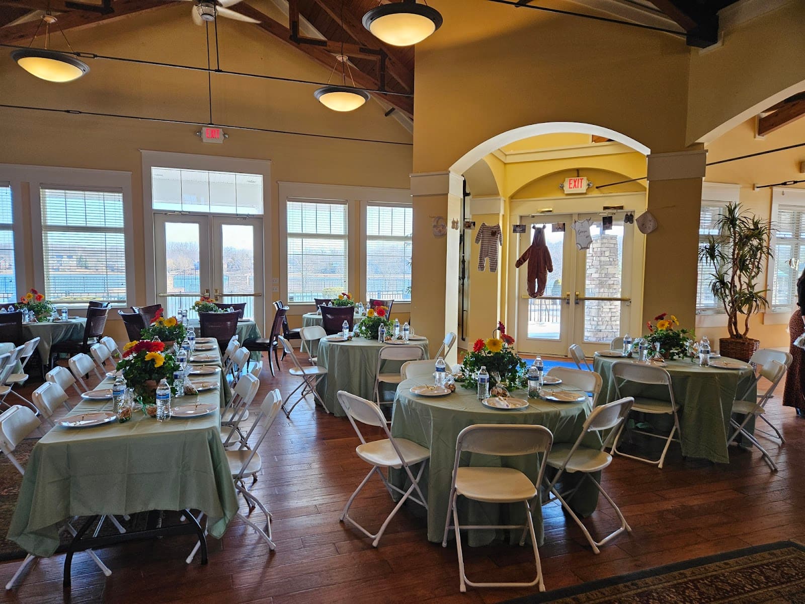 Donna & Larry's Flowers - Image 1