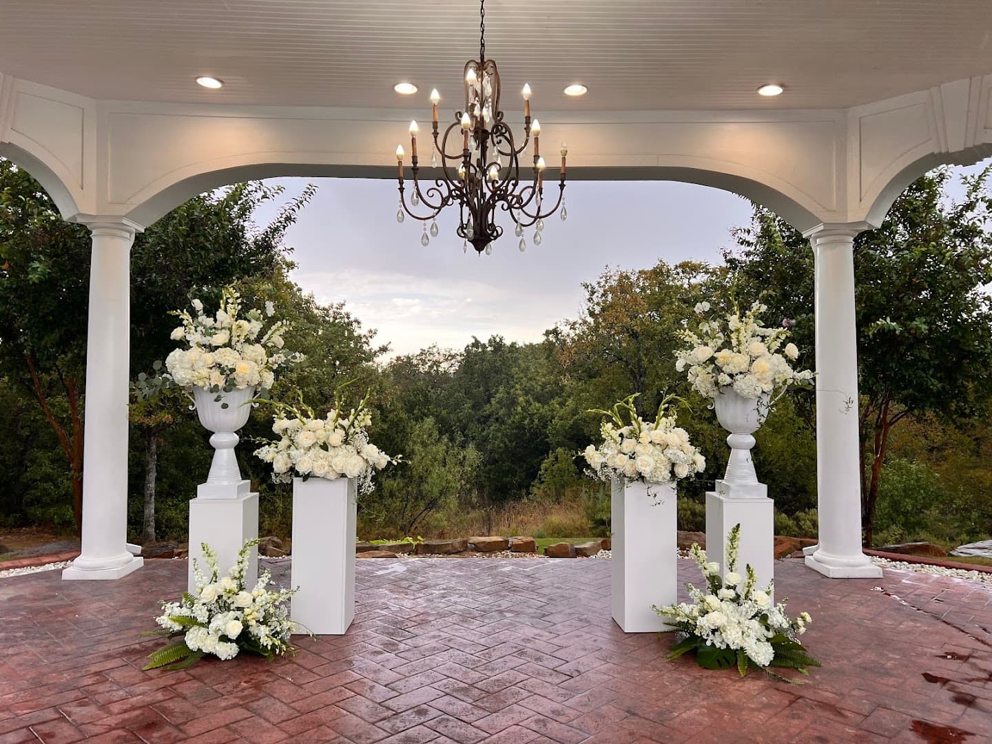 Town and Country Floral - Granbury #1 Florist - Image 1