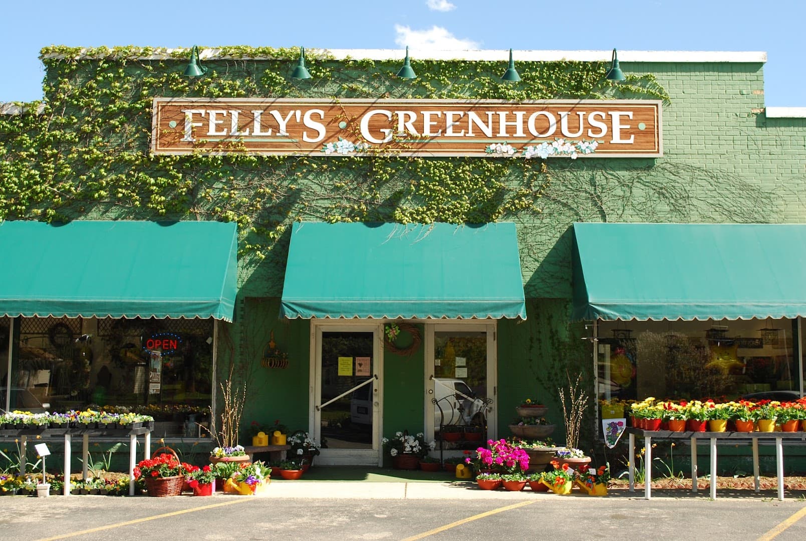Felly's Flowers and Garden Center - Image 1