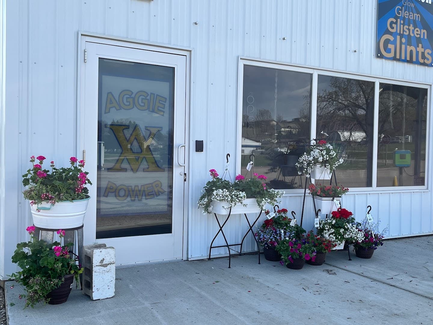 Flower Barn - Image 1