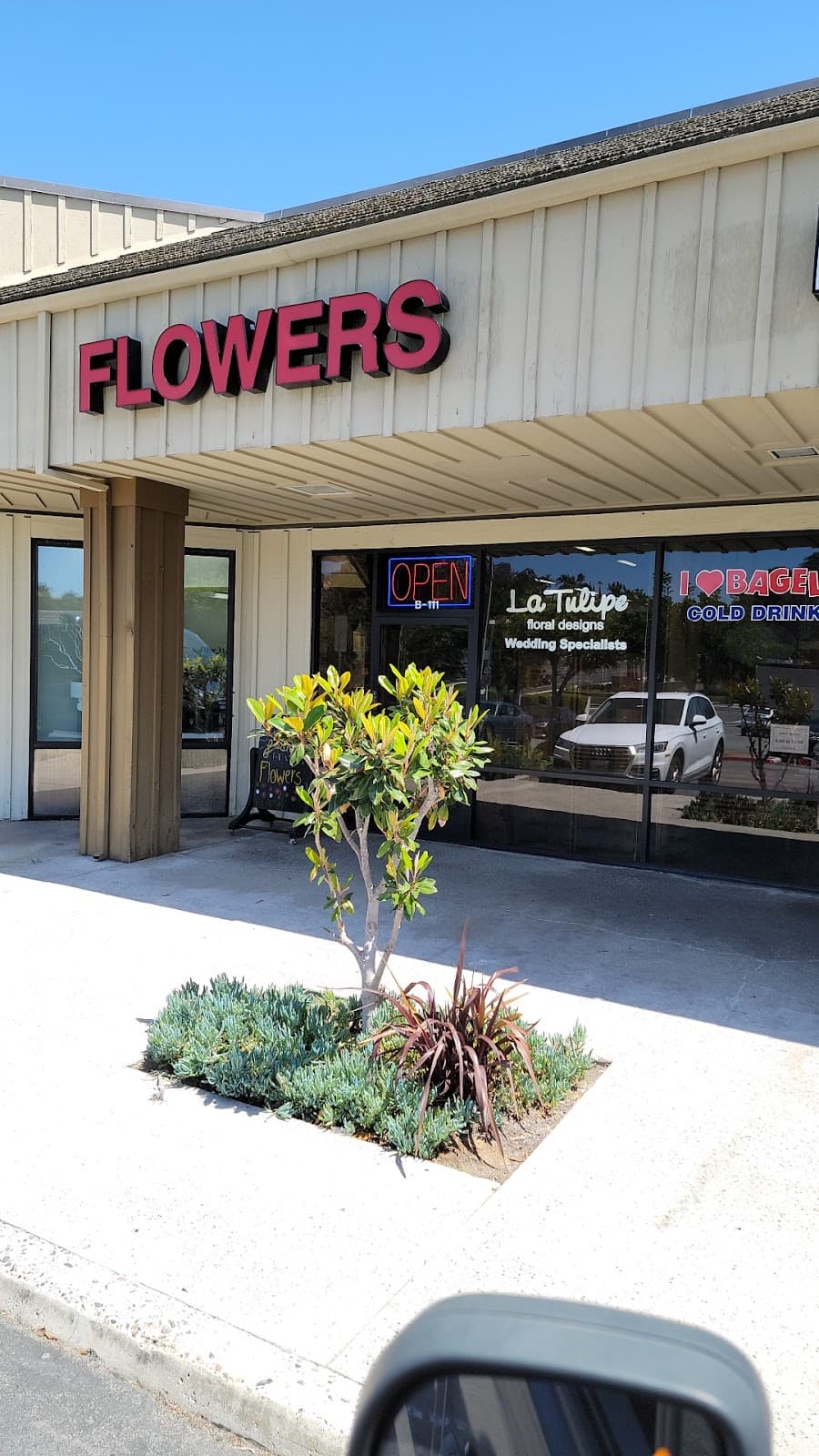 La Tulipe floral designs - Image 1