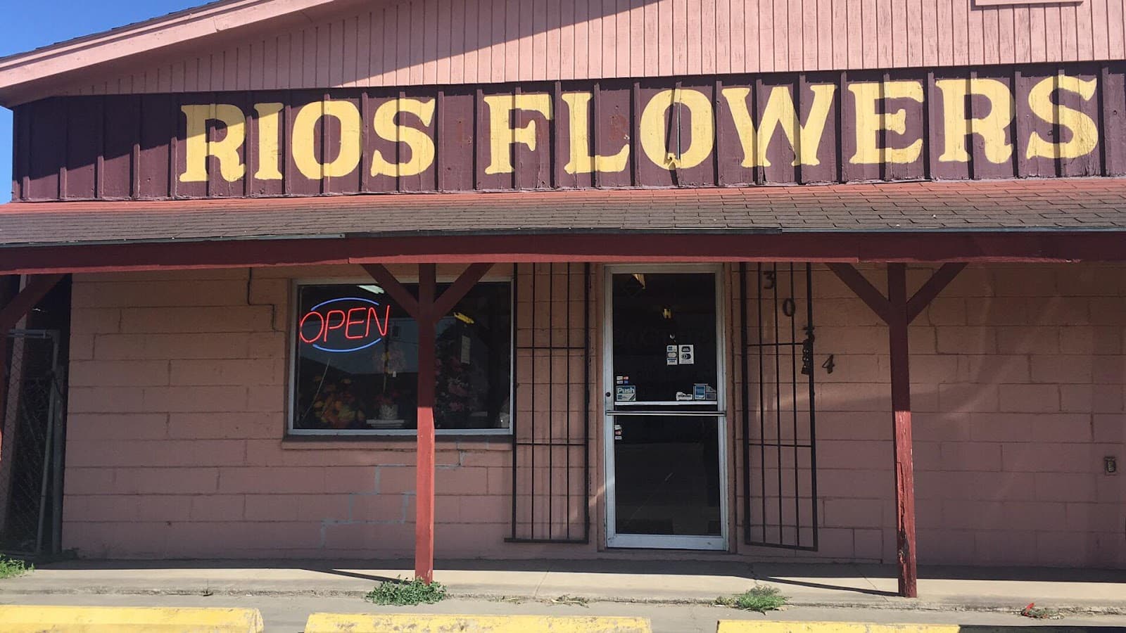 Rios Flowers & Gifts - Image 1