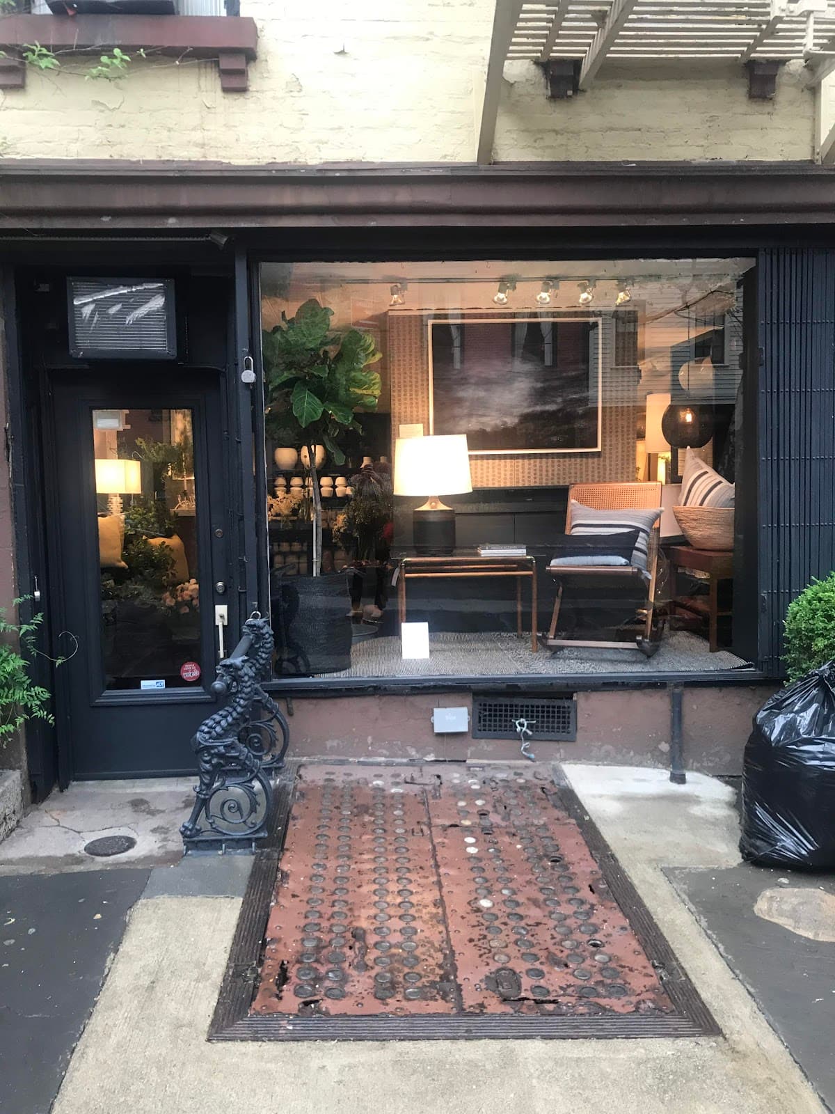 Seaport Flowers - Image 1