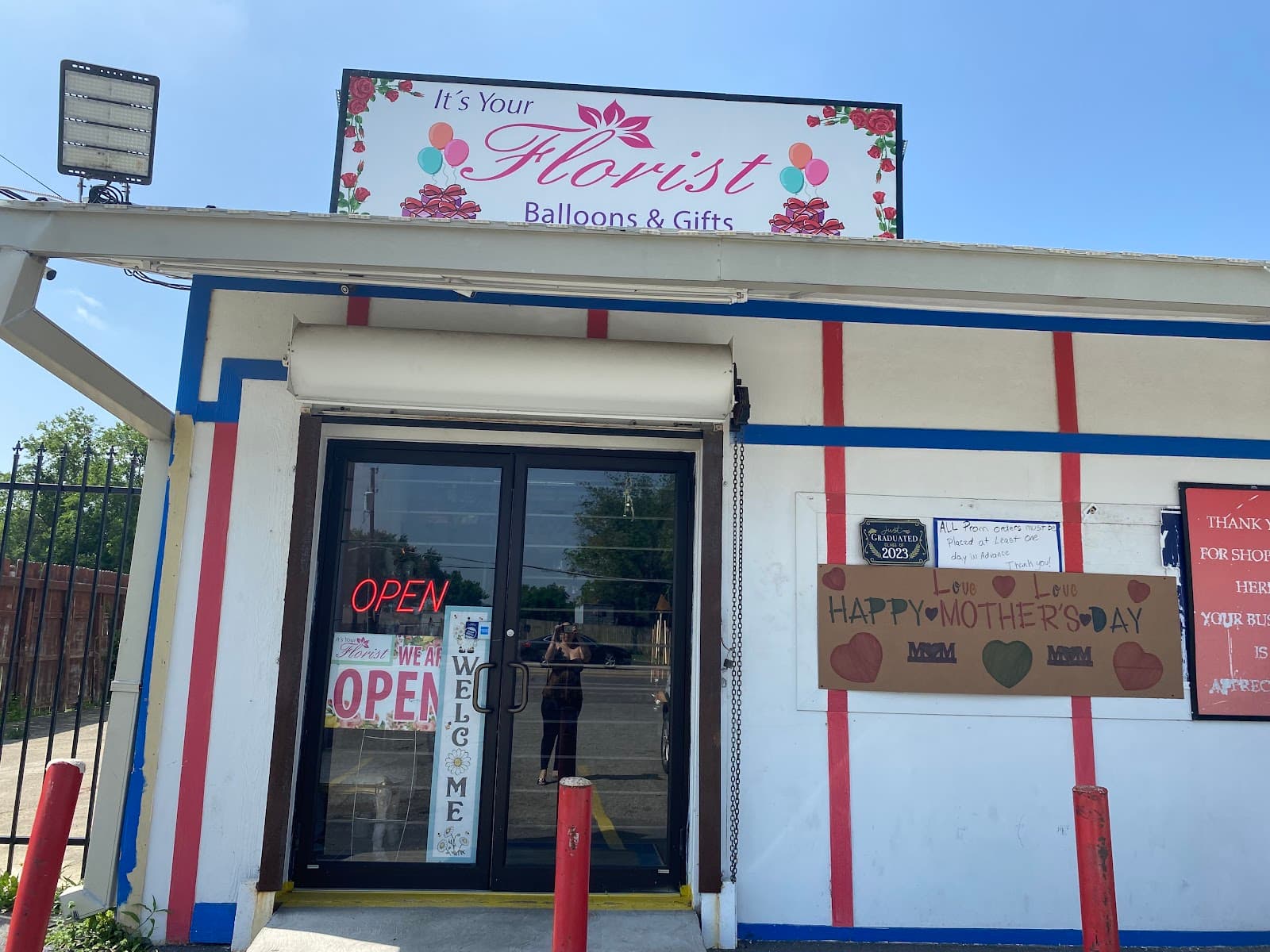 It's Your Florist Balloons and Gifts - Image 1