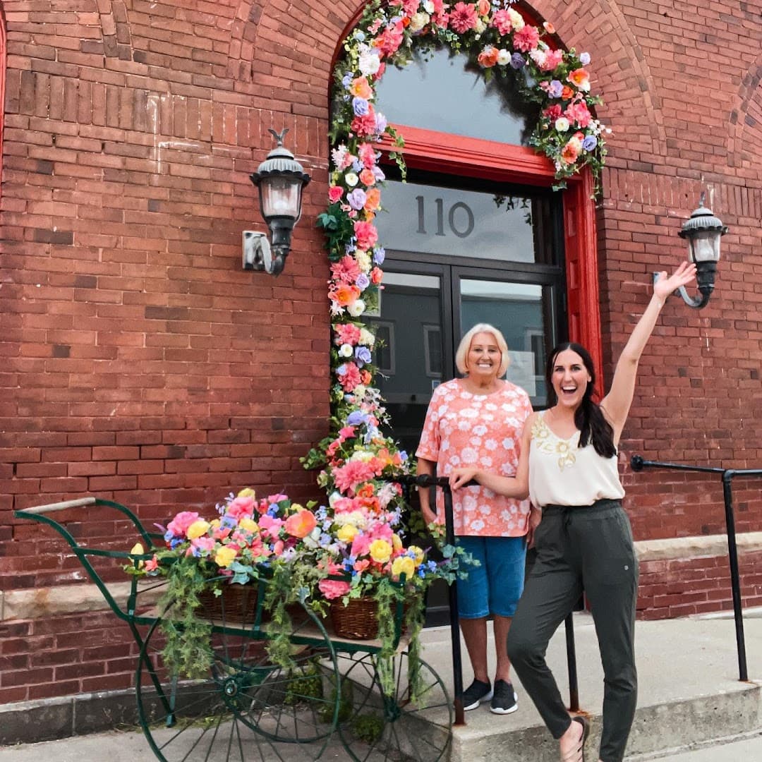 Granny's Bloomers Flowers & Gifts - Image 1