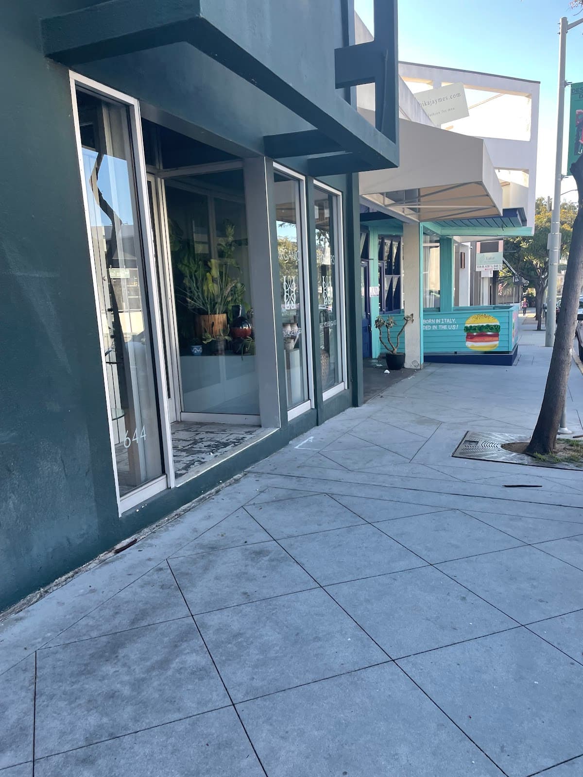 Lily Lodge - Image 1