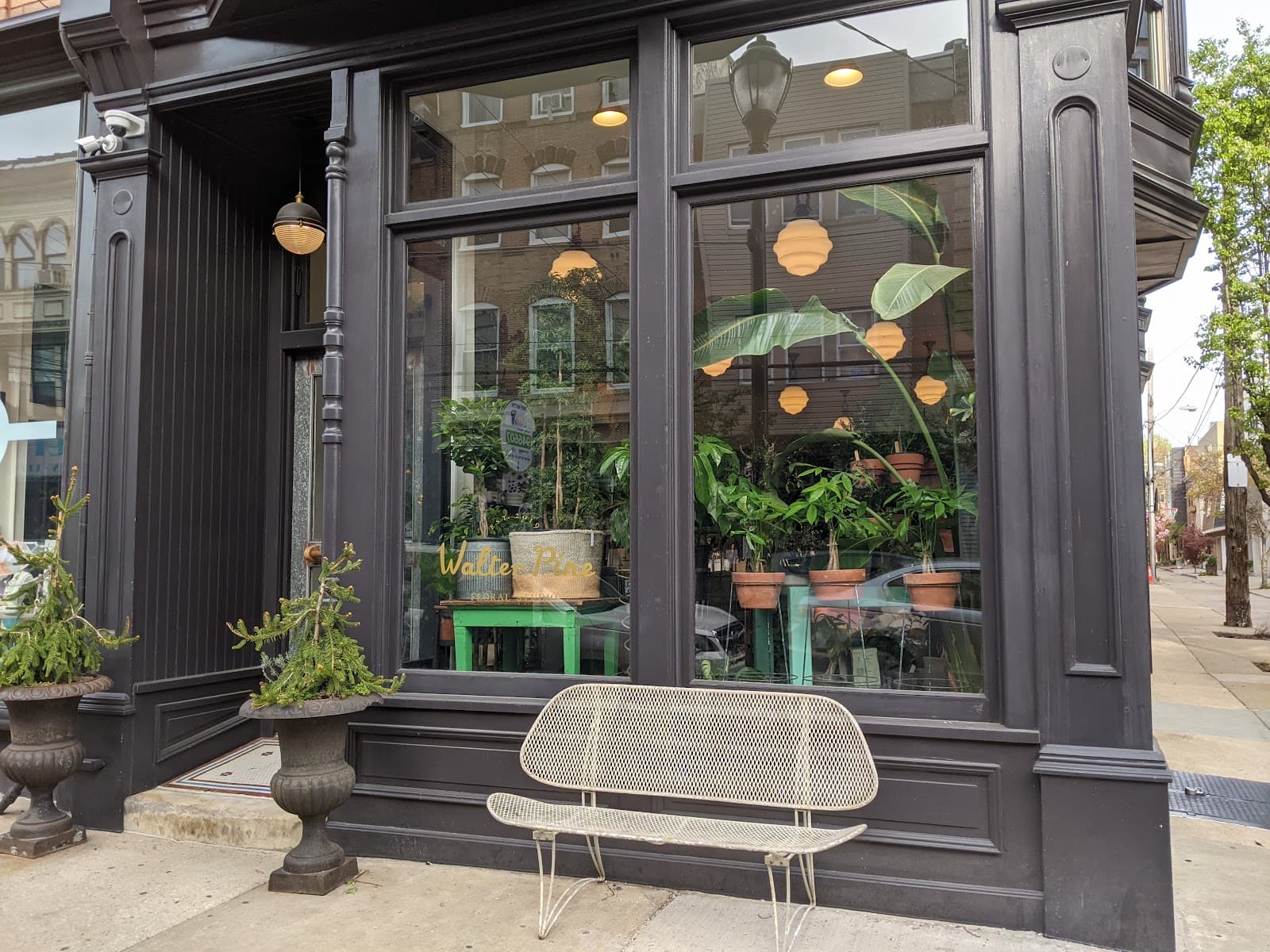 Walter Pine Floral Studio - Image 1