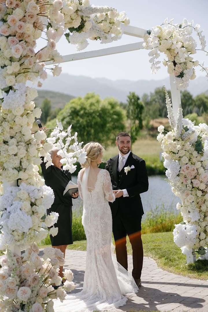 Lilly & Iris - Image 1