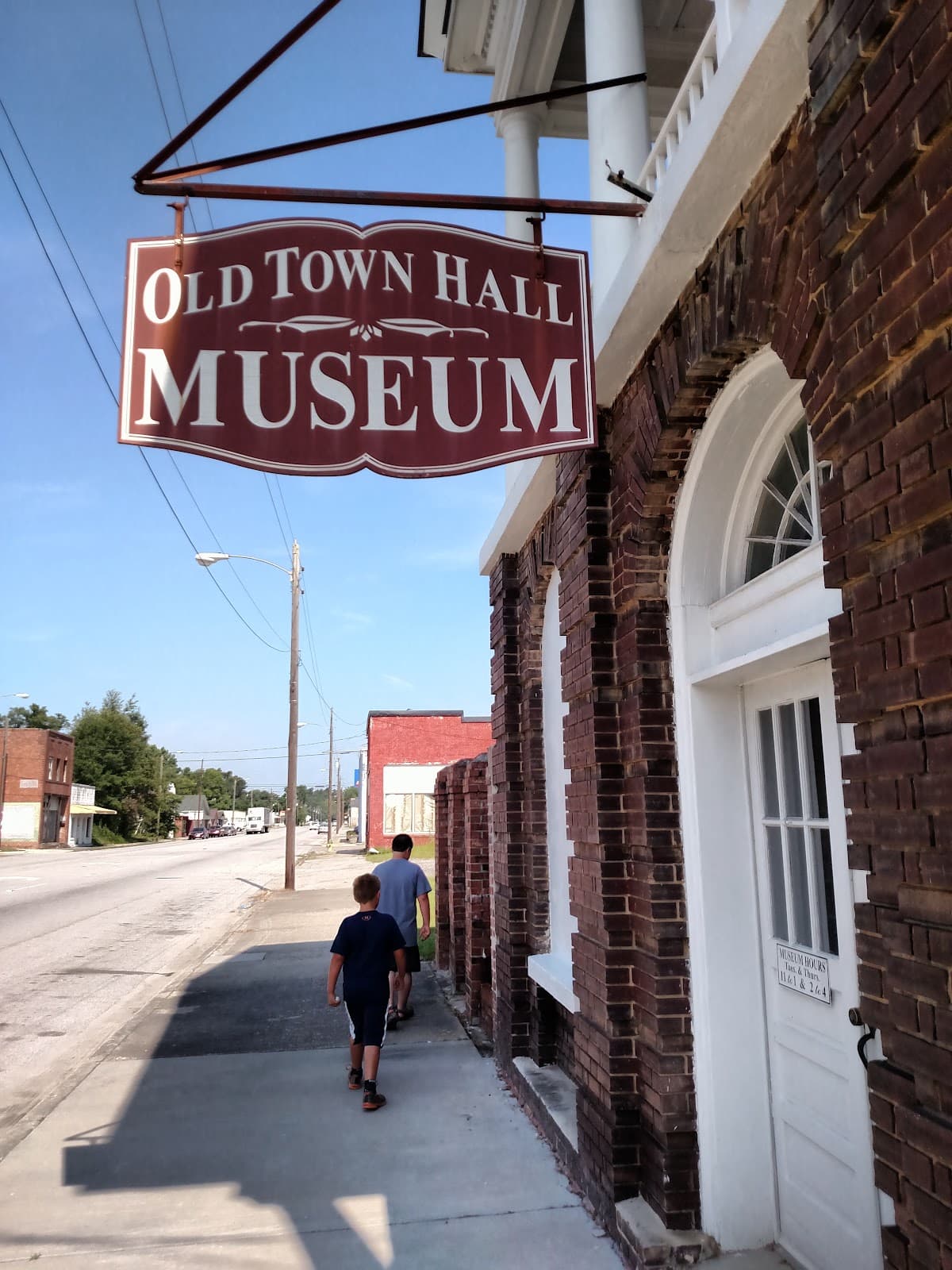 Bargain Barn Floral and Gifts - Image 1
