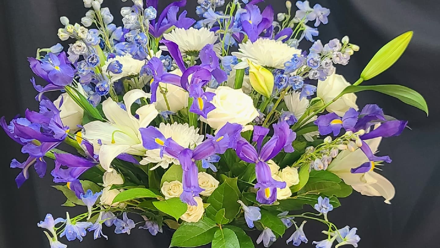 Elegant Designs in Bloom - Image 1