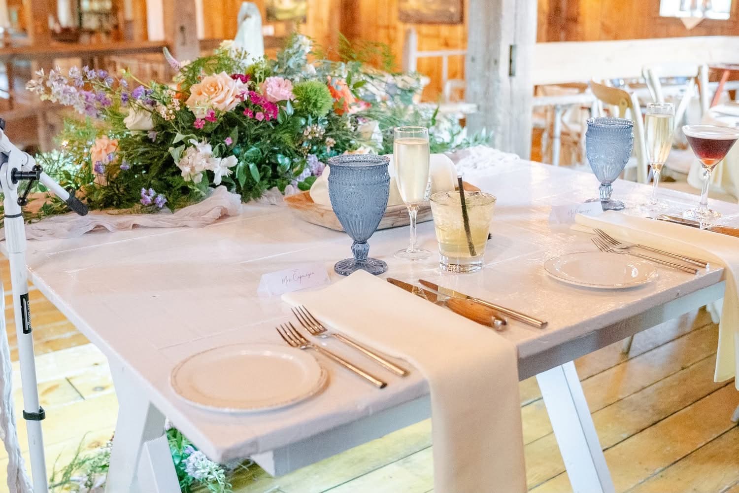 Putnams Colonial Florist - Image 1