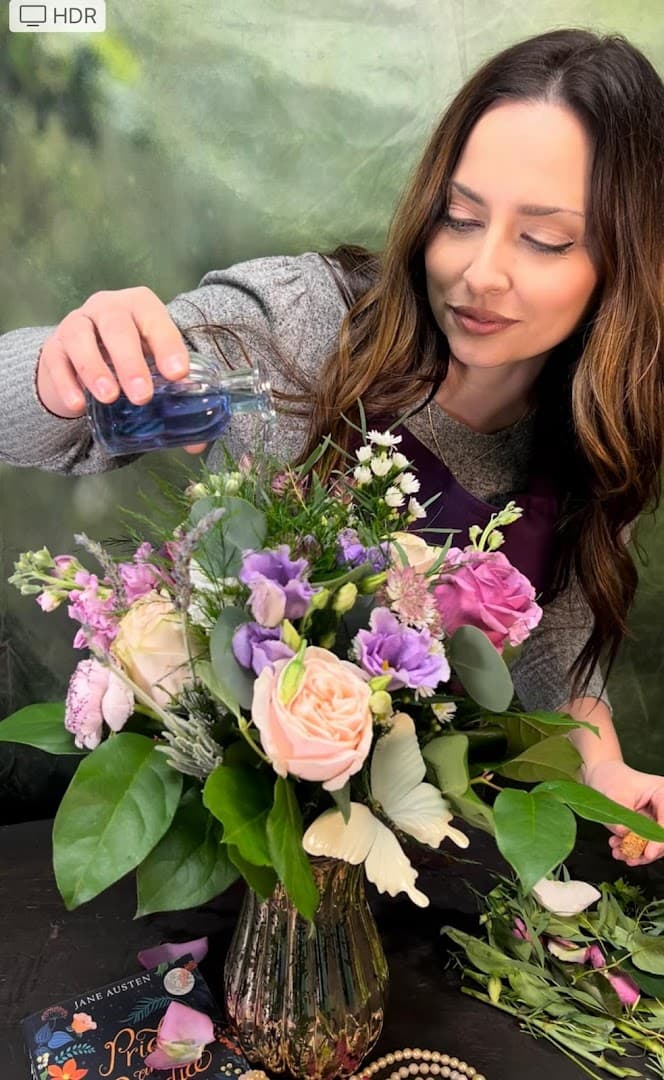 Anna Marie's Florals and Decor - Image 1