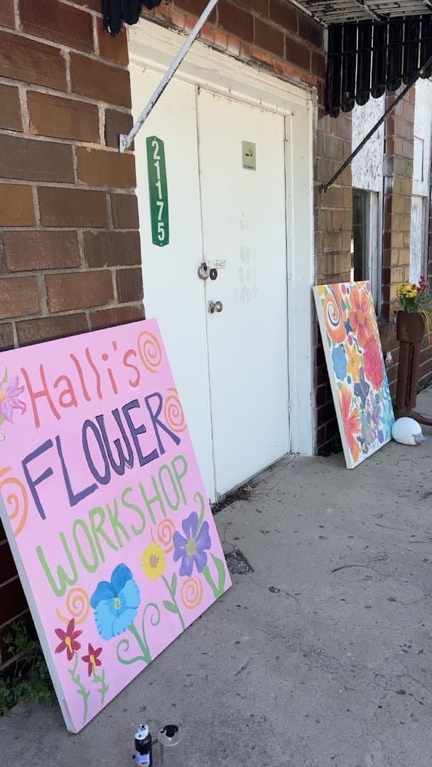Halli’s Flowers - Image 1