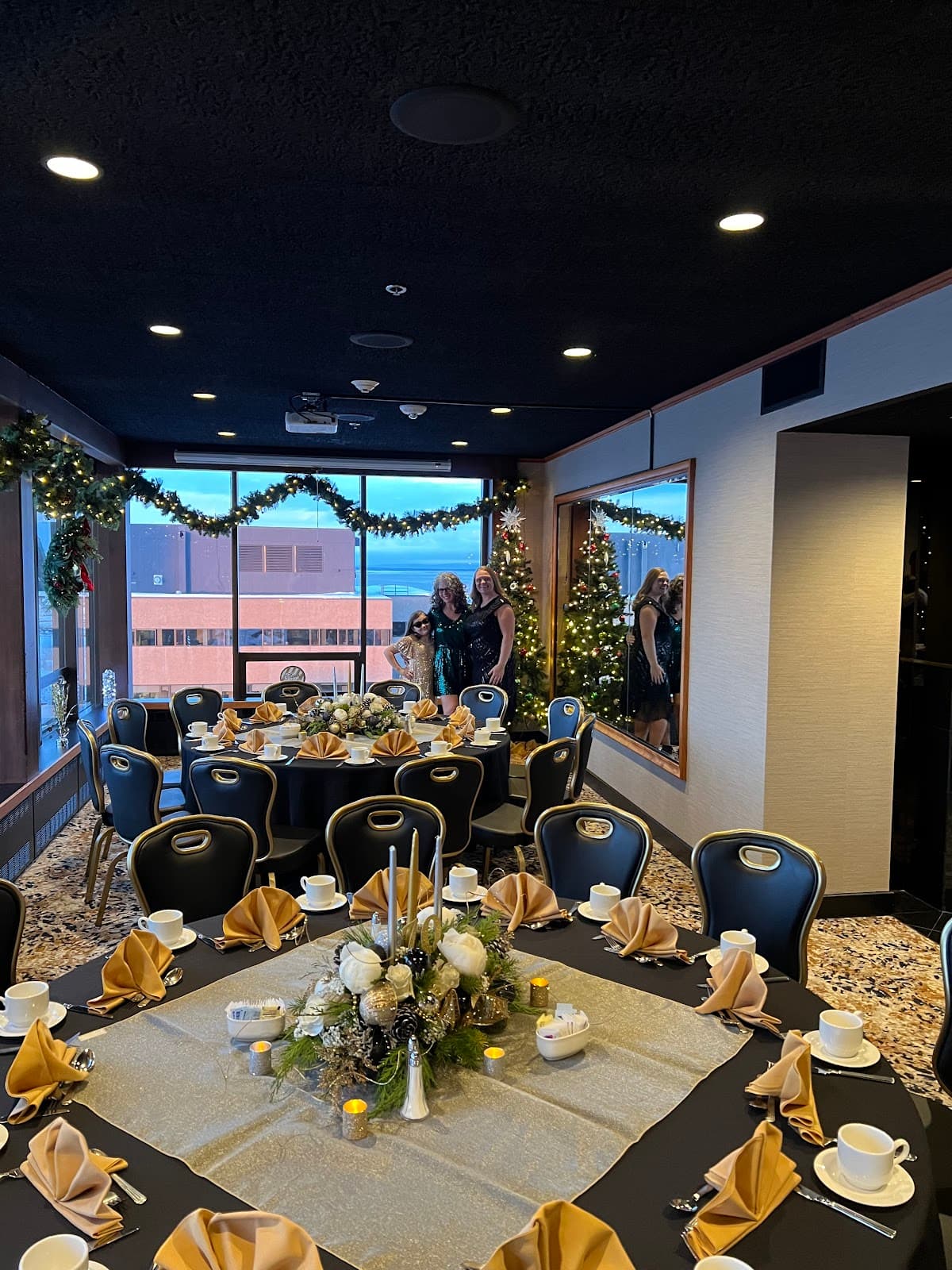 Anchorage Floral and A Special Touch Events - Image 1