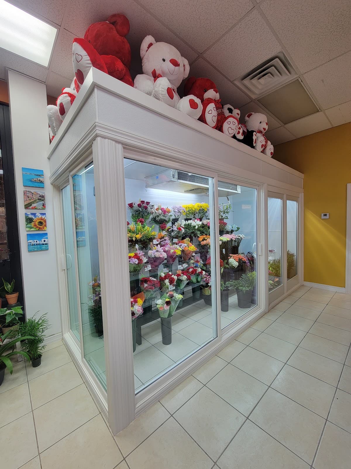 LILI'S FLOWER SHOP - Image 1