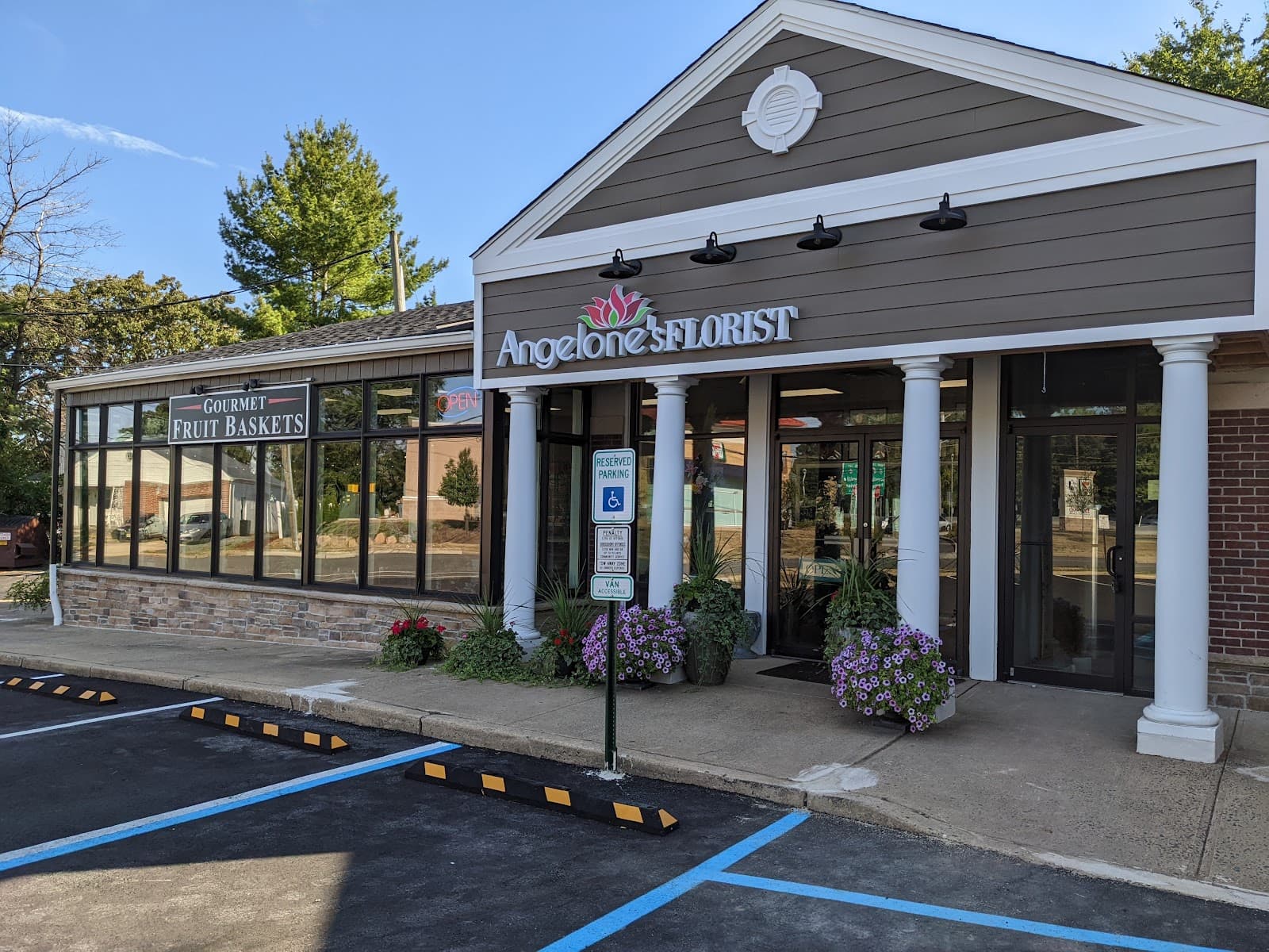 Angelone's Florist & Flower Delivery - Image 1