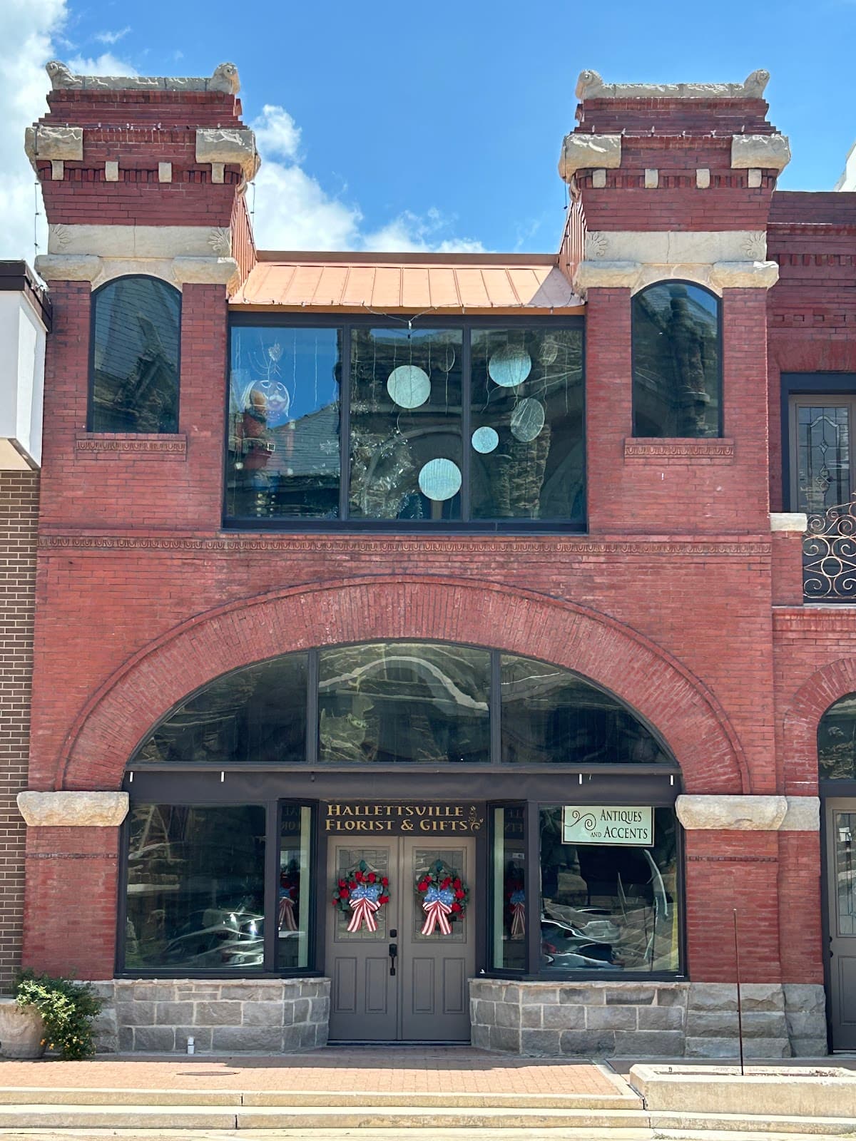 Hallettsville Florist & Gifts - Image 1