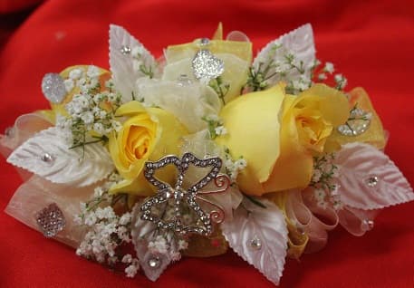 Adela's Floral & Creations - Image 1