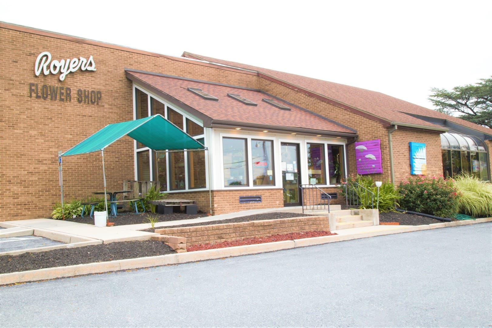 Royer's Flowers & Gifts - Image 1