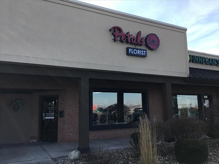 Petals Boutique Flowers - Image 1