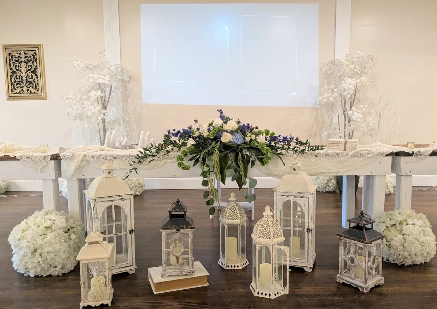 Lacy's Flower Shop - Image 1