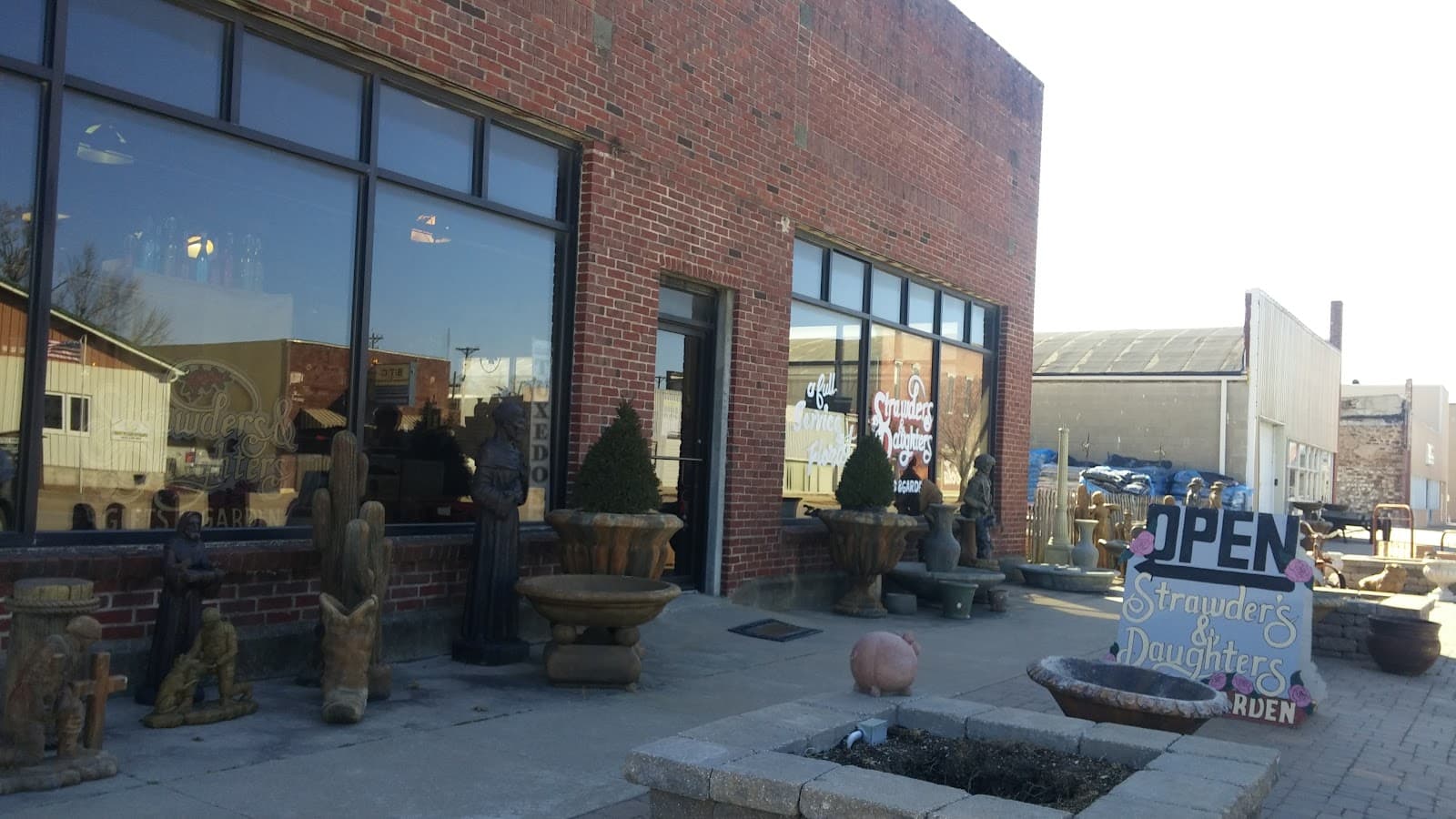 Strawder's & Daughters Gifts - Image 1