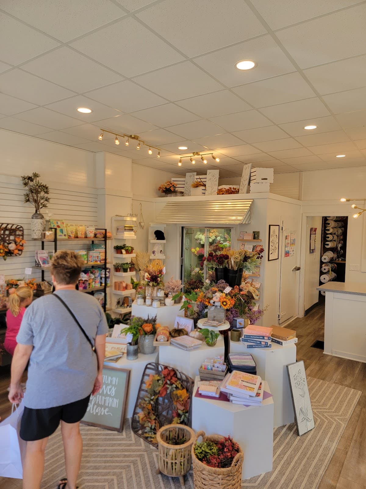 Carmen's Flowers Uptown - Image 1