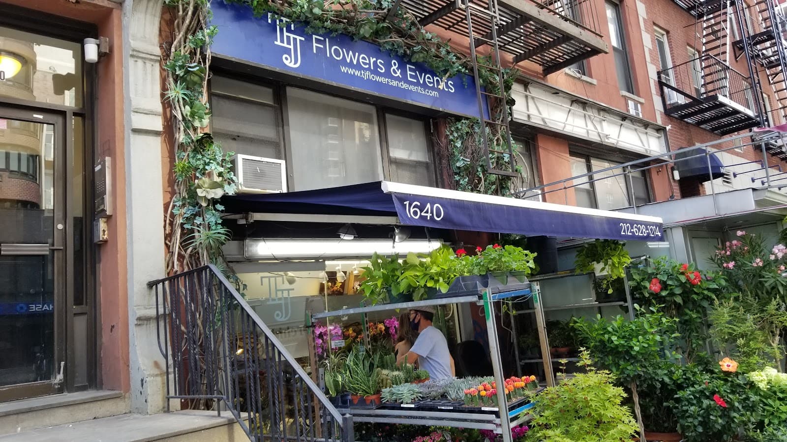 TJ Flowers and Events - Image 1