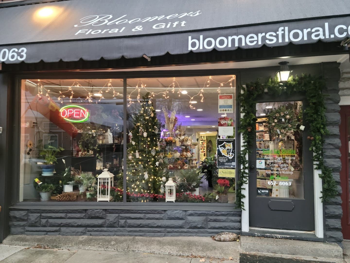 Bloomers Floral & Gift - Image 1