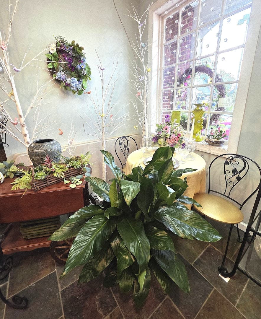 Petals & Bows Florist - Image 1