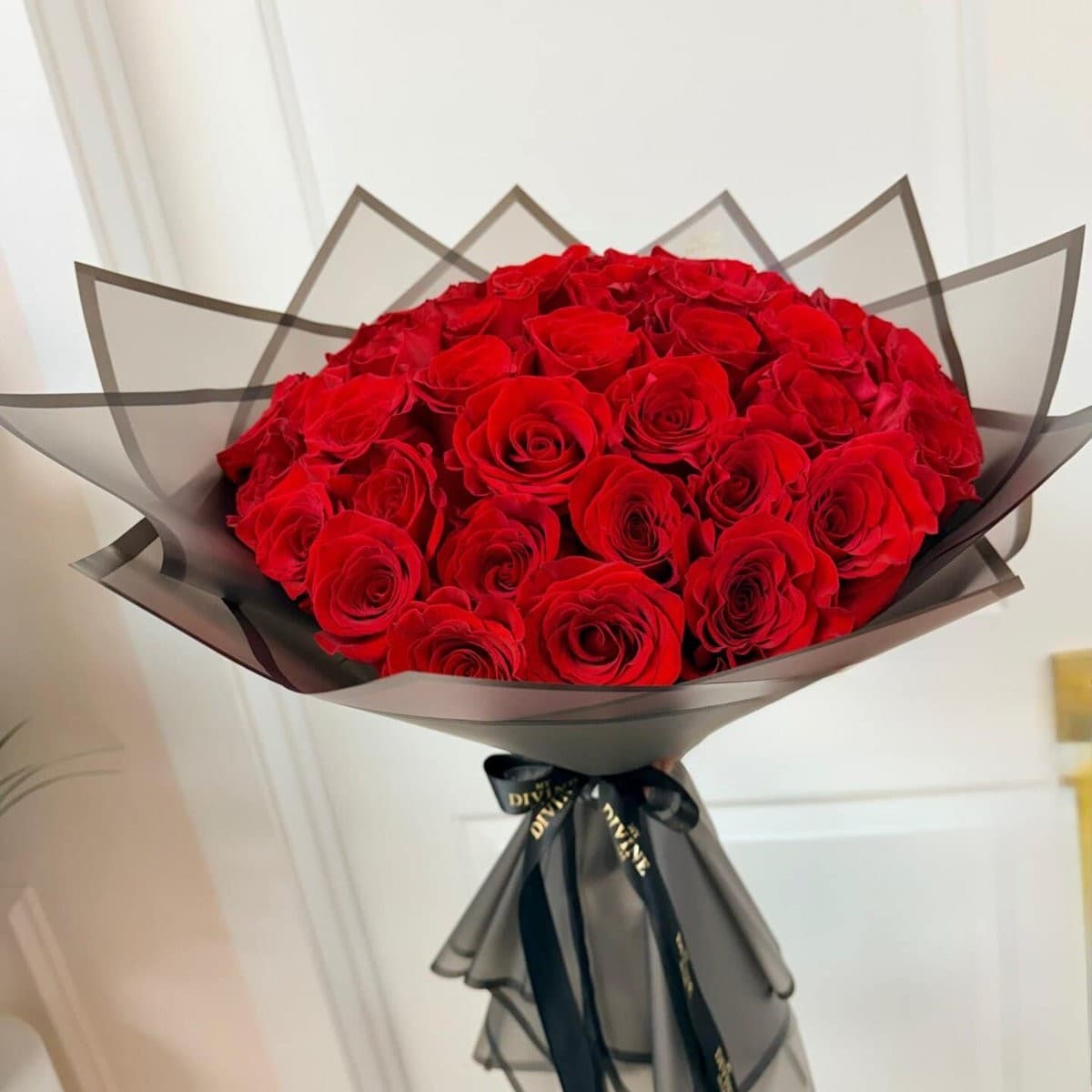 Ramo Buchon, 25 Red Roses Hand Bouquet